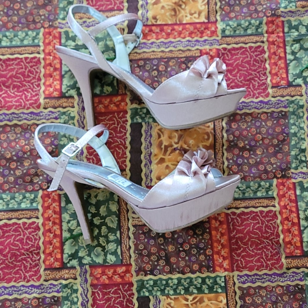 Shoes - Picture 3 of 6